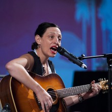 Roz Pappalardo paid tribute in songs to the stories and experiences of The Soldier’s Wife