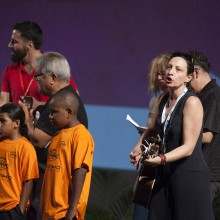 Roz Pappalardo lends a hand to the Murray Street choir