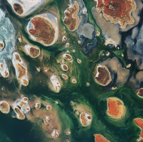 Lake Mackay, Australia, by Copernicus Sentinel-2B satellite.