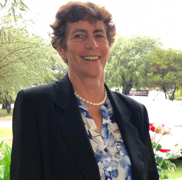 Dr Anne Karczub.