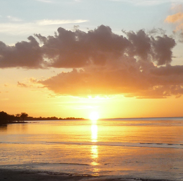 Weipa, far north Queensland, Australia. Sunset over the Gulf of Carpentaria, near the Nanum suburb, Weipa township, Queensland. [Image by Q8682 CC BY-SA 4.0]  